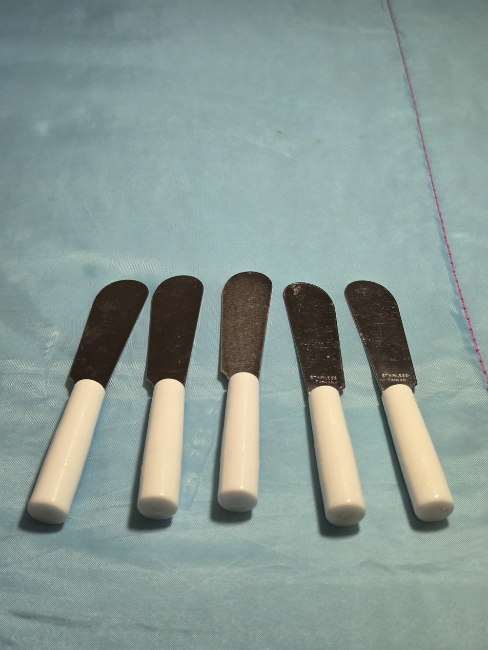 Vintage Set 5 Hors D'oeuvre Appetizer Knives White Handle Stainless Steel Taiwan